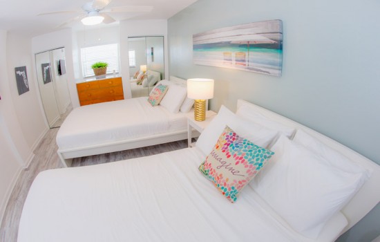 Welcome To St Pete Beach Suites - 1 Bedroom Poolside Suite 2 Doubles