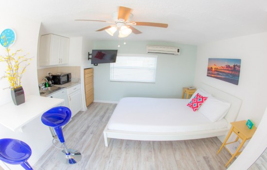 Welcome To St Pete Beach Suites - Efficiency Suite Queen